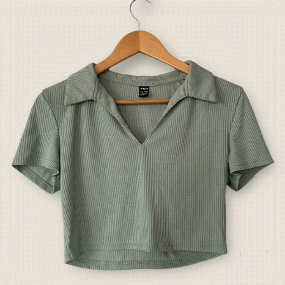 SHEIN Collared Crop Top